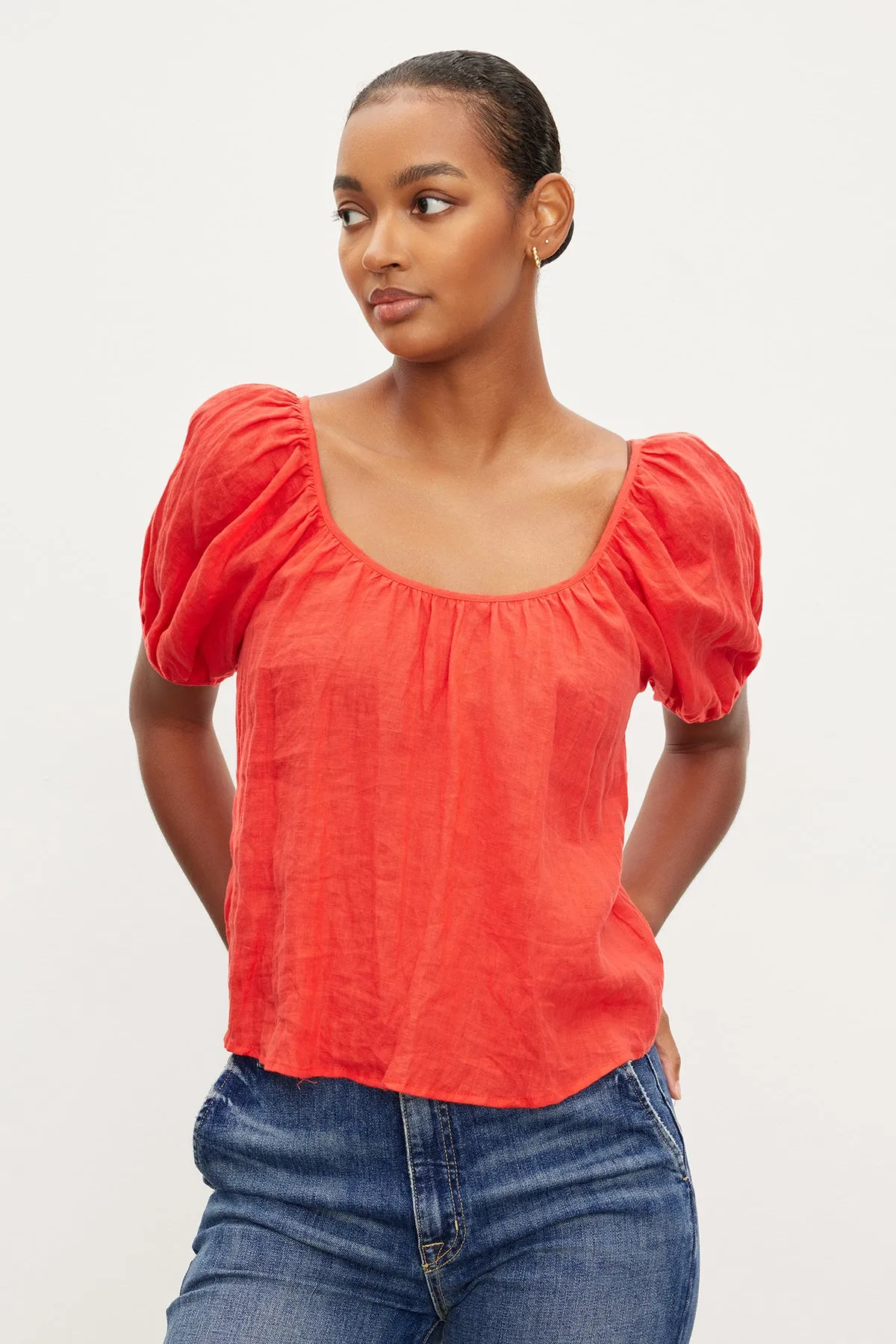 DANA LINEN SCOOP NECK TOP