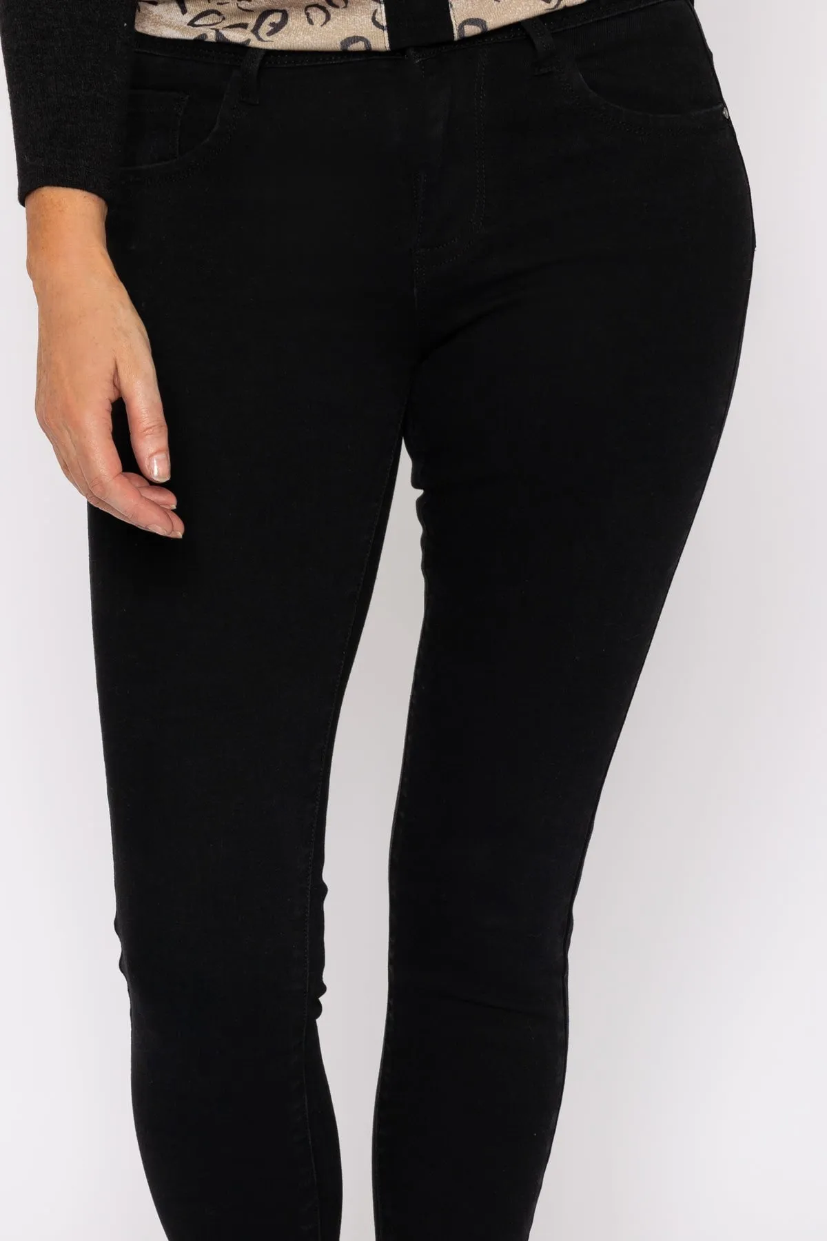 Short Zip Jeans in Black