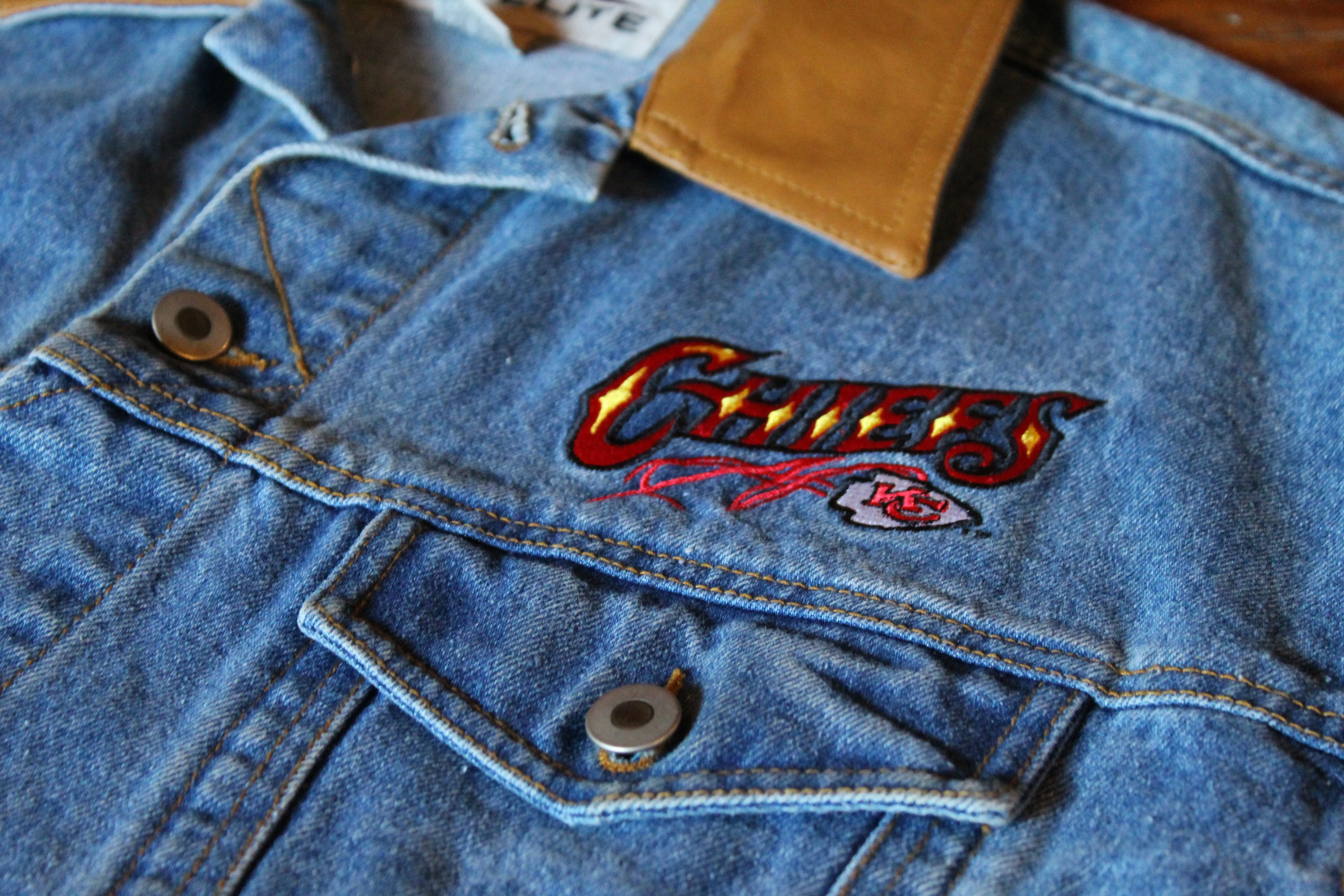 VINTAGE DENIM JACKET