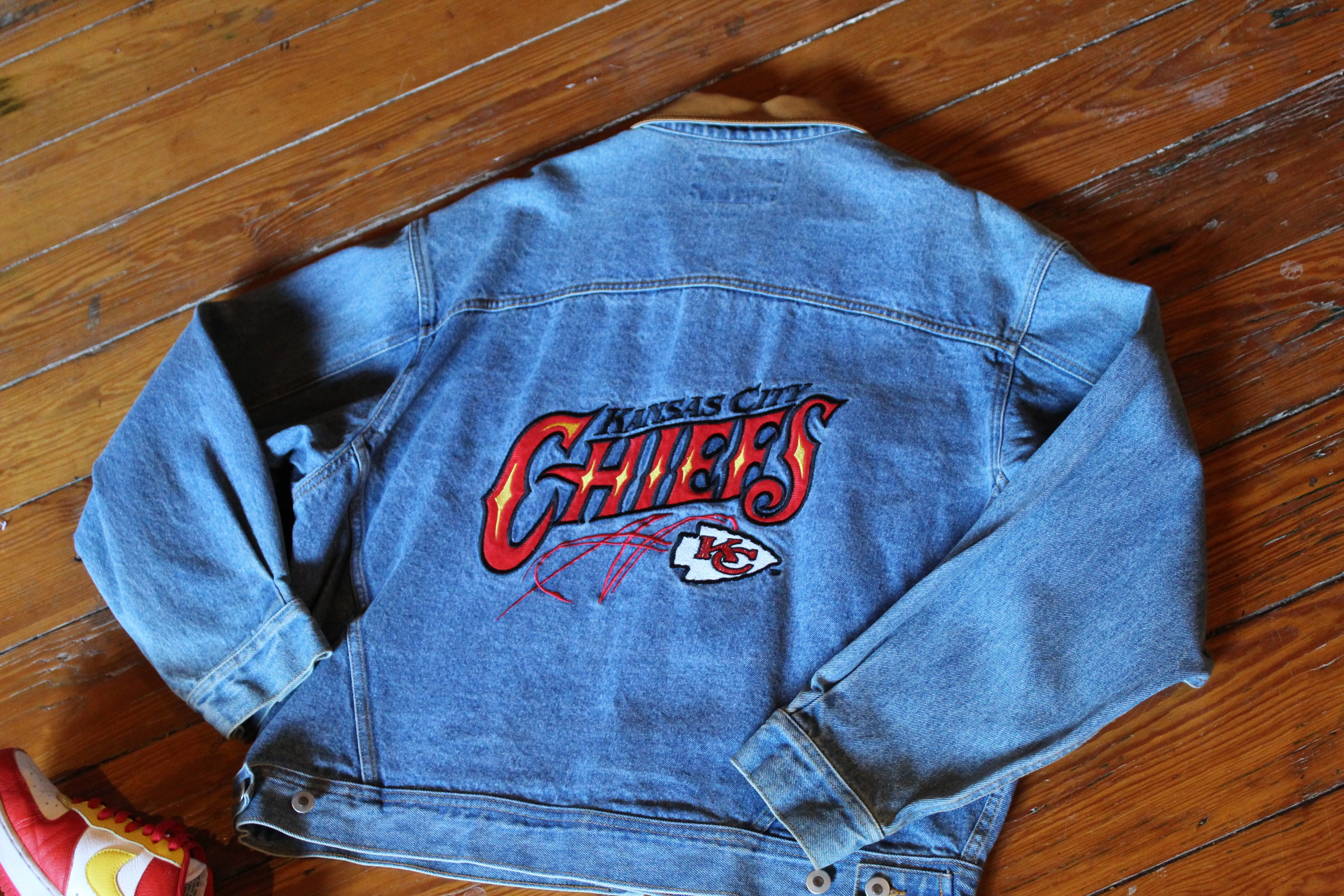 VINTAGE DENIM JACKET